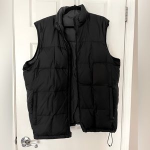 Men's black/dark grey quilted sleeveless puffer vest reversible